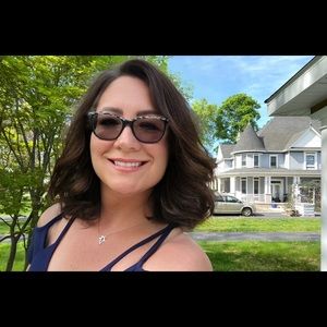 Meet your Posher, Lisa